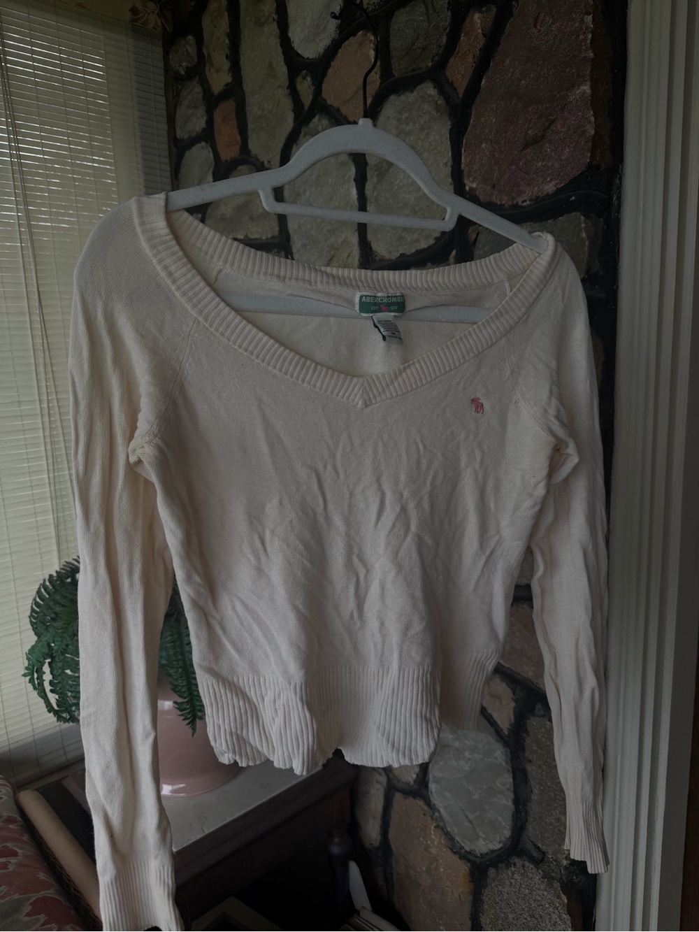 Vintage Abercrombie Cream V-Neck Sweater with Pink Embroidery